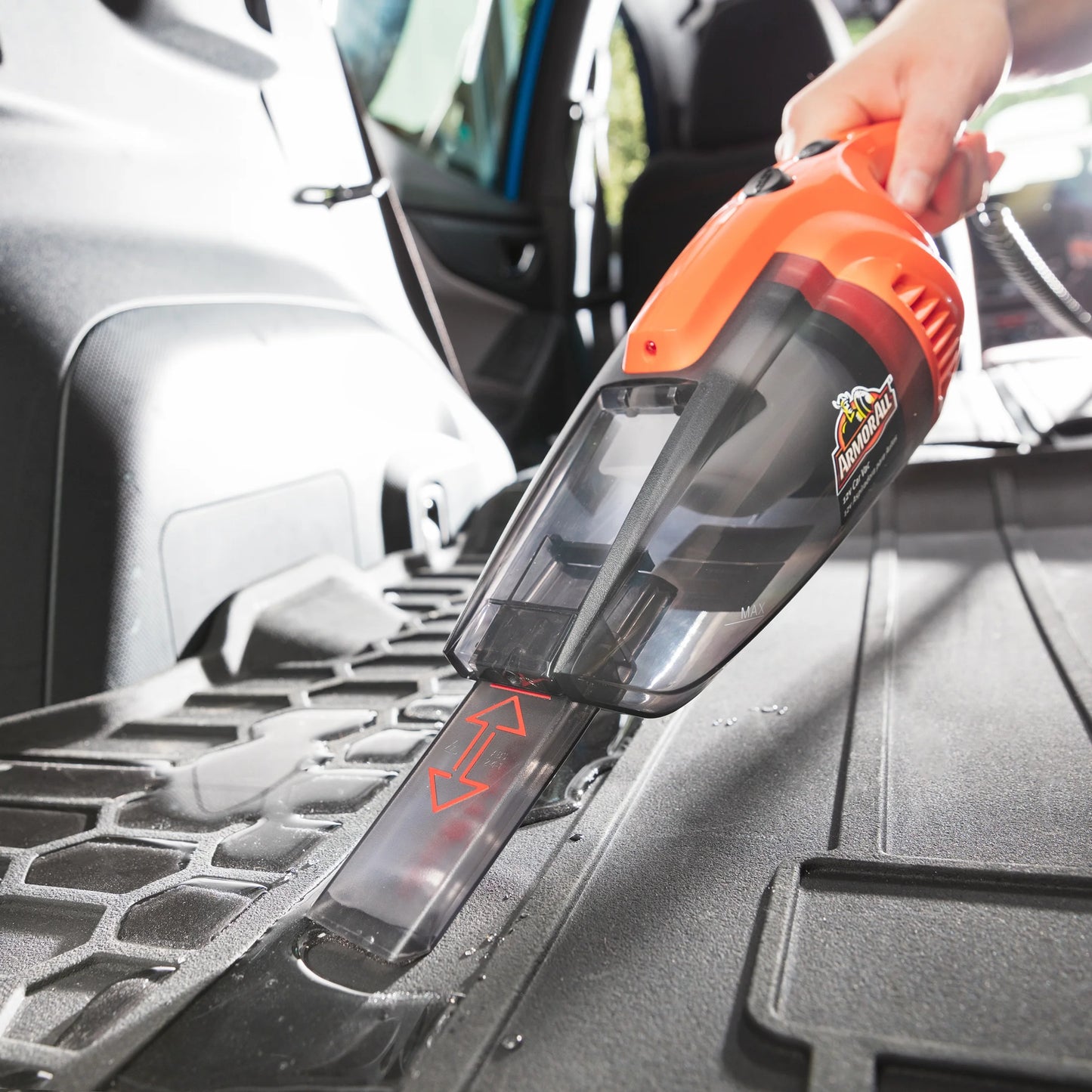 12V Handheld Vacuum Cleaner - Easy Emptying and Cleaning